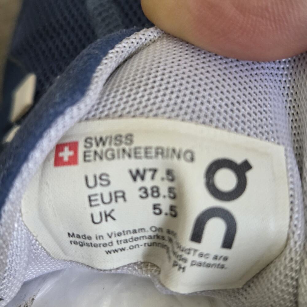 On Cloud 5 Blue White Women’s US 7.5 Shoes Swiss Engineering - Picture 7 of 11